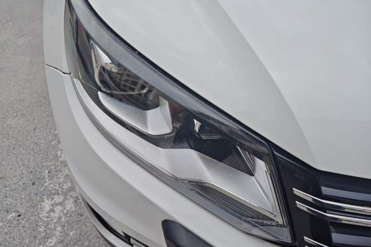 Used Volkswagen Tiguan 2017 300TSI Automatic Two-Wheel Drive Silk Road Comfort Edition Right Front Headlight
