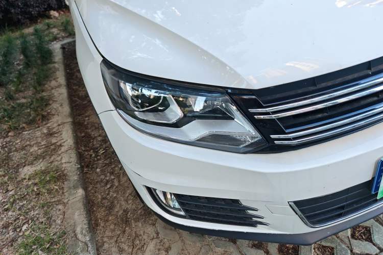 Used Volkswagen Tiguan 2017 300TSI Automatic Two-Wheel Drive Silk Road Comfort Edition Right Front Headlight
