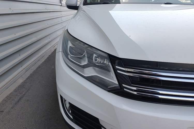 Used Volkswagen Tiguan 2017 300TSI Automatic Two-Wheel Drive Silk Road Comfort Edition Right Front Headlight