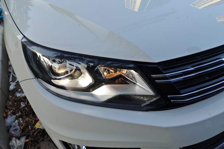 Used Volkswagen Tiguan 2017 300TSI Automatic Two-Wheel Drive Silk Road Comfort Edition Right Front Headlight