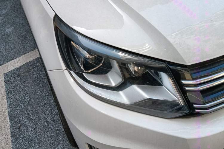 Used Volkswagen Tiguan 2017 300TSI Automatic Two-Wheel Drive Silk Road Comfort Edition Right Front Headlight