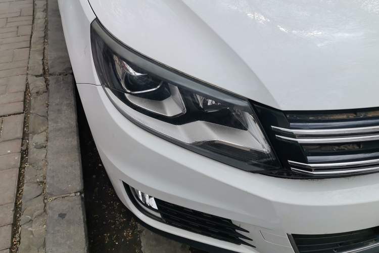 Used Volkswagen Tiguan 2017 300TSI Automatic Two-Wheel Drive Silk Road Comfort Edition Right Front Headlight