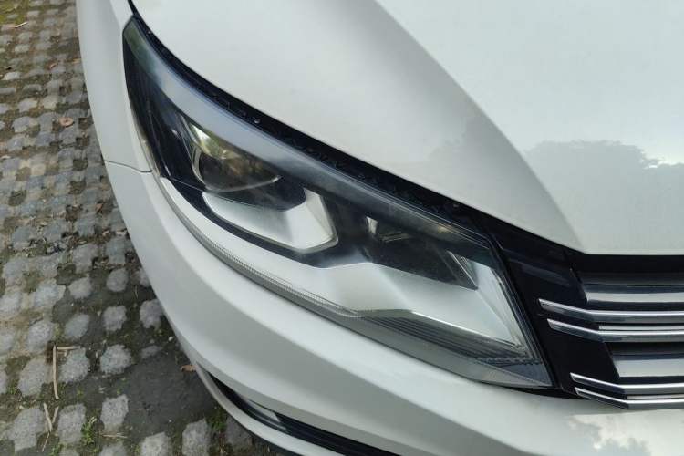 Used Volkswagen Tiguan 2017 300TSI Automatic Two-Wheel Drive Silk Road Comfort Edition Right Front Headlight