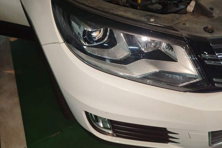 Used Volkswagen Tiguan 2017 300TSI Automatic Two-Wheel Drive Silk Road Comfort Edition Right Front Headlight