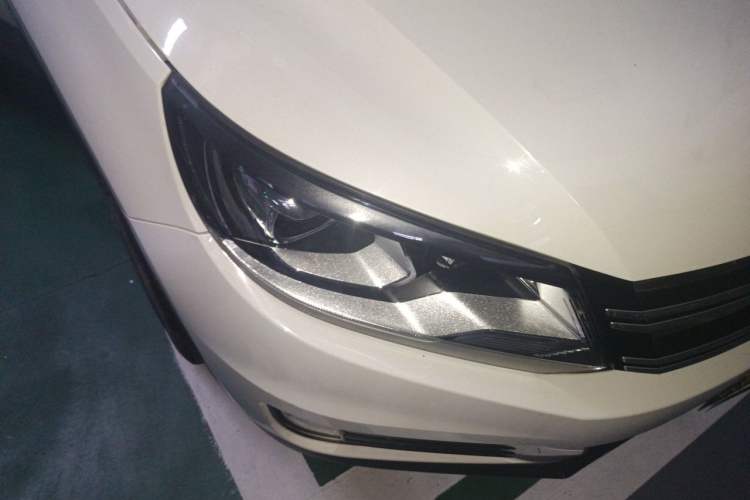 Used Volkswagen Tiguan 2017 300TSI Automatic Two-Wheel Drive Silk Road Luxury Edition Right Front Headlight
