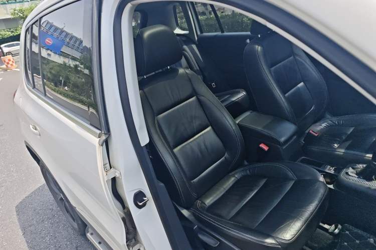 Used Volkswagen Tiguan 2017 300TSI Automatic Two-Wheel Drive Silk Road Comfort Edition Right Front Seat