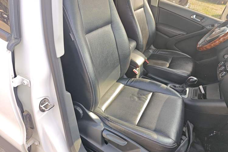 Used Volkswagen Tiguan 2017 300TSI Automatic Two-Wheel Drive Silk Road Luxury Edition Right Front Seat