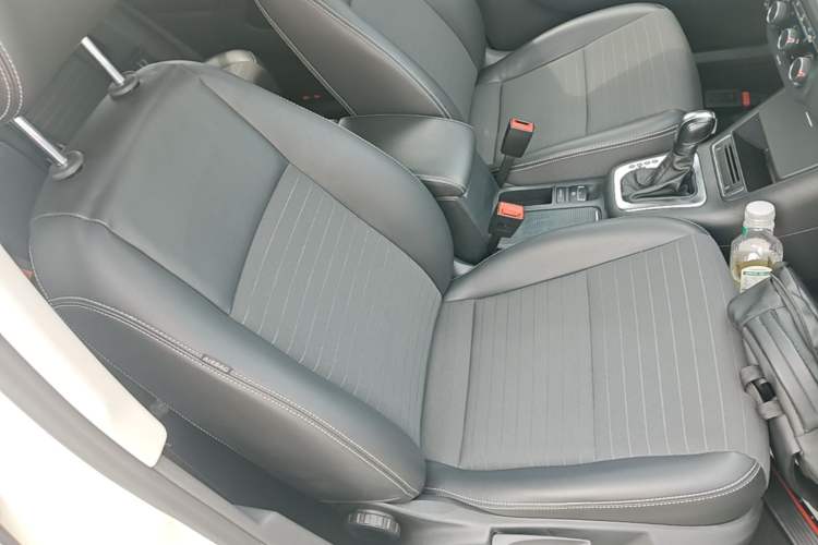 Used Volkswagen Tiguan 2017 300TSI Automatic Two-Wheel Drive Silk Road Luxury Edition Right Front Seat