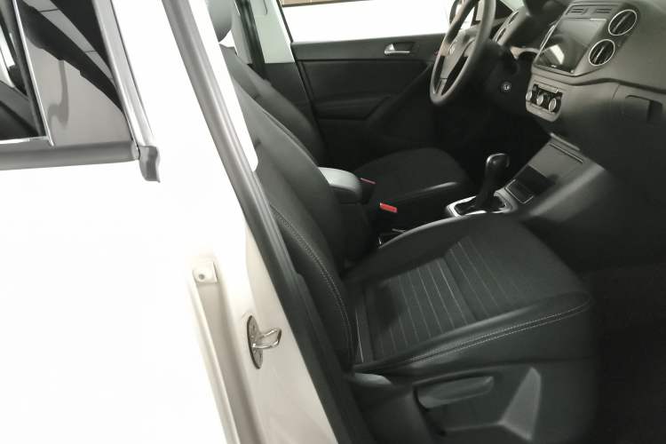 Used Volkswagen Tiguan 2017 300TSI Automatic Two-Wheel Drive Silk Road Luxury Edition Right Front Seat
