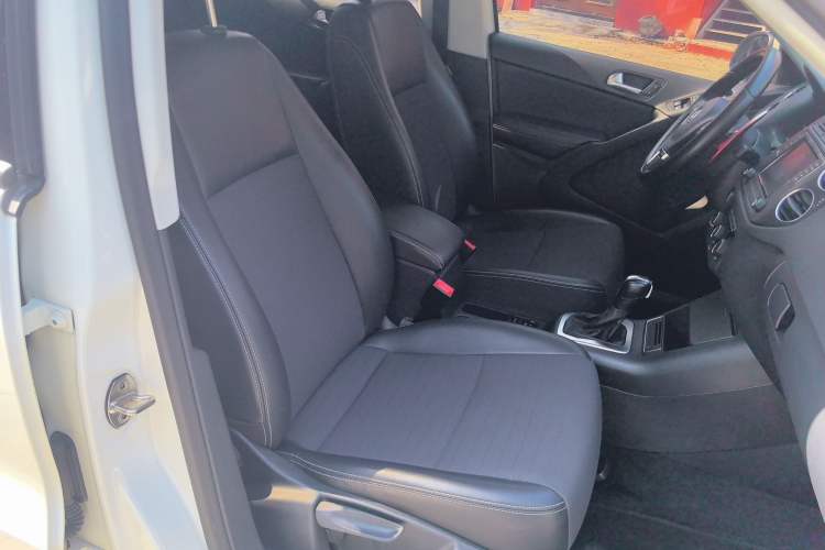 Used Volkswagen Tiguan 2017 300TSI Automatic Two-Wheel Drive Silk Road Luxury Edition Right Front Seat