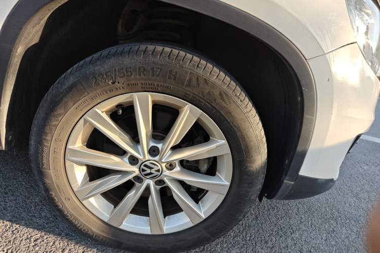 Used Volkswagen Tiguan 2017 300TSI Automatic Two-Wheel Drive Silk Road Comfort Edition Right Front Wheel Hub