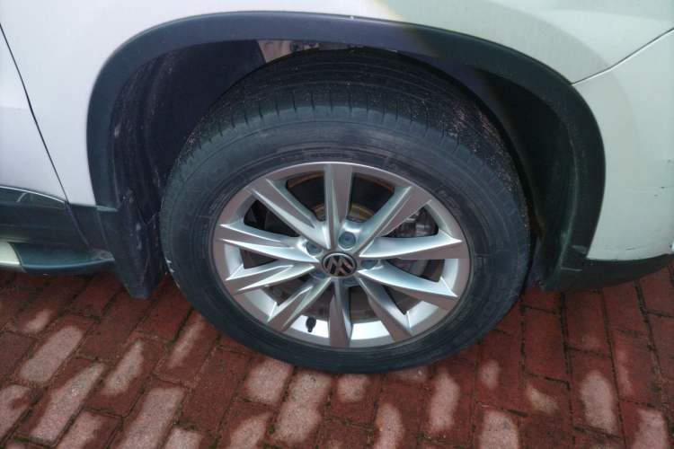 Used Volkswagen Tiguan 2017 300TSI Automatic Two-Wheel Drive Silk Road Comfort Edition Right Front Wheel Hub