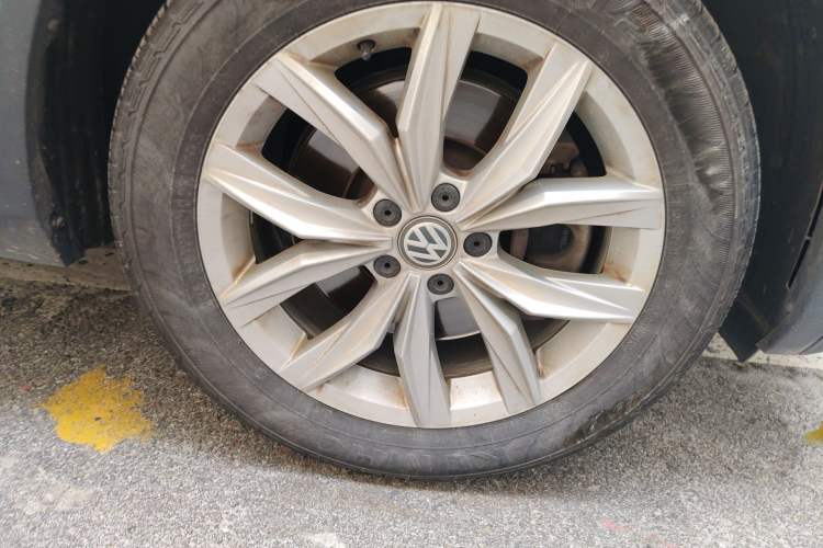 Used Volkswagen Tiguan 2017 330TSI All-Wheel-Drive Innovation Model Right Front Wheel Hub