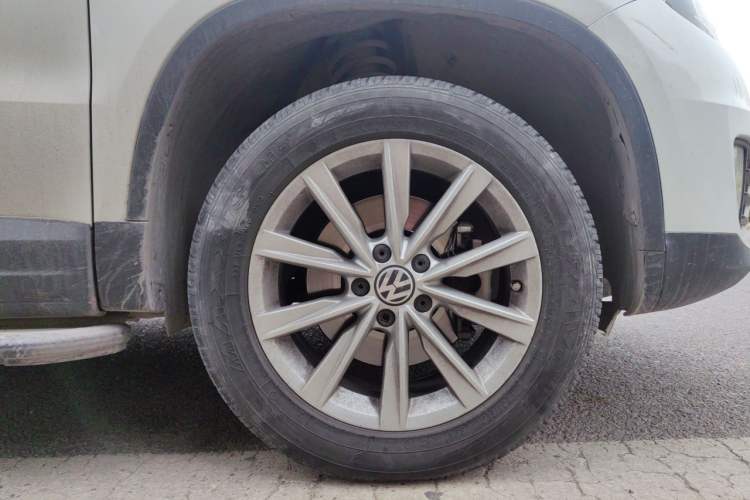 Used Volkswagen Tiguan 2017 300TSI Automatic Two-Wheel Drive Silk Road Comfort Edition Right Front Wheel Hub