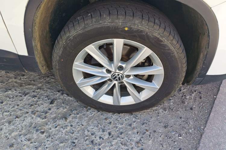 Used Volkswagen Tiguan 2017 300TSI Automatic Two-Wheel Drive Silk Road Comfort Edition Right Front Wheel Hub