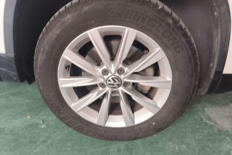Used Volkswagen Tiguan 2017 300TSI Automatic Two-Wheel Drive Silk Road Comfort Edition Right Front Wheel Hub
