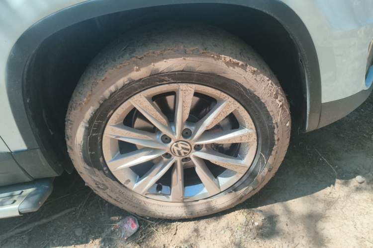 Used Volkswagen Tiguan 2017 300TSI Automatic Two-Wheel Drive Silk Road Comfort Edition Right Front Wheel Hub