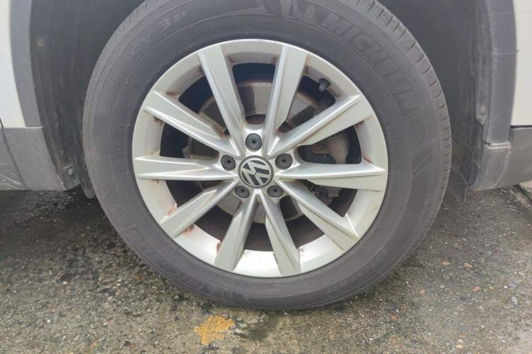 Used Volkswagen Tiguan 2017 300TSI Automatic Two-Wheel Drive Silk Road Comfort Edition Right Front Wheel Hub