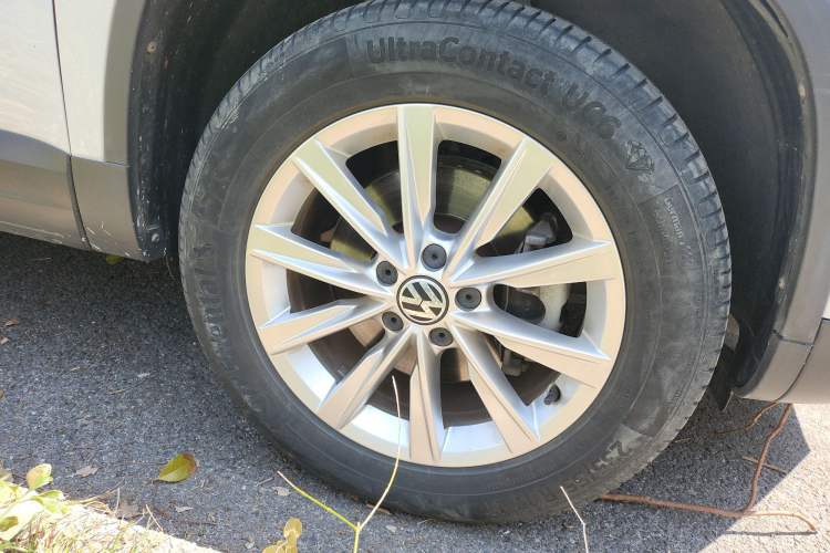Used Volkswagen Tiguan 2017 300TSI Automatic Two-Wheel Drive Silk Road Luxury Edition Right Front Wheel Hub