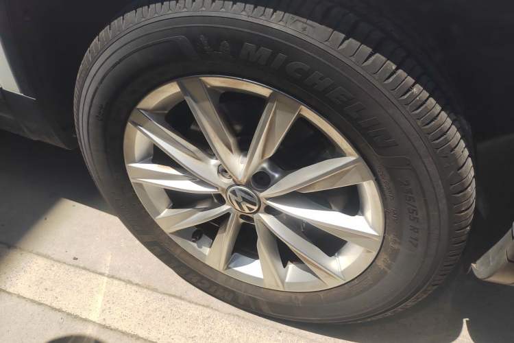 Used Volkswagen Tiguan 2017 300TSI Automatic Two-Wheel Drive Silk Road Comfort Edition Right Front Wheel Hub