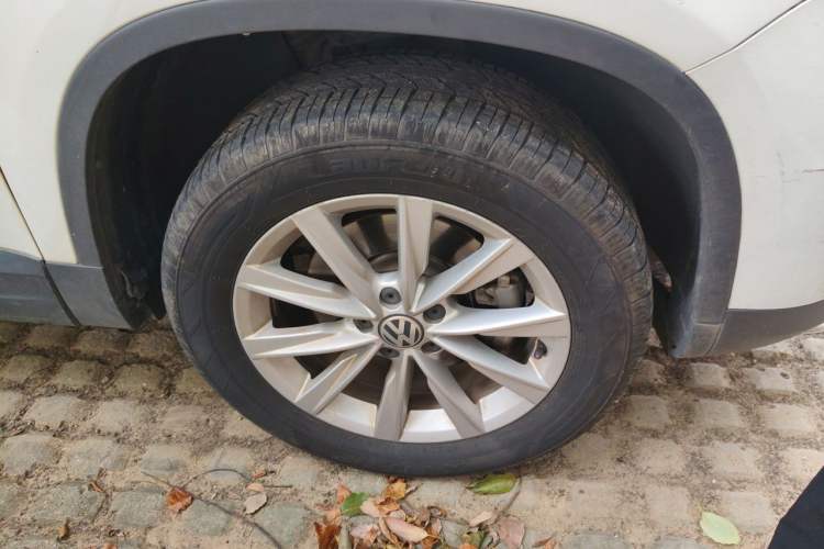 Used Volkswagen Tiguan 2017 300TSI Automatic Two-Wheel Drive Silk Road Luxury Edition Right Front Wheel Hub