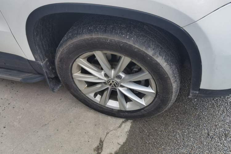 Used Volkswagen Tiguan 2017 300TSI Automatic Two-Wheel Drive Silk Road Comfort Edition Right Front Wheel Hub