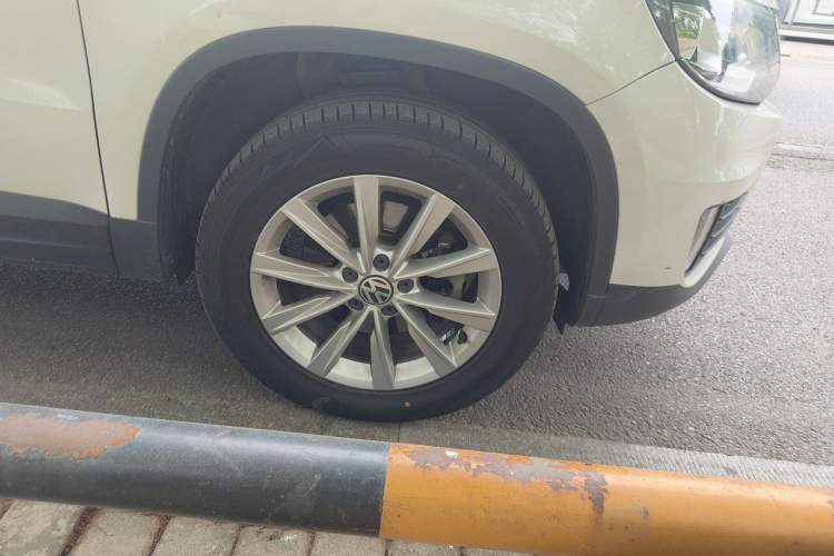 Used Volkswagen Tiguan 2017 300TSI Automatic Two-Wheel Drive Silk Road Comfort Edition Right Front Wheel Hub