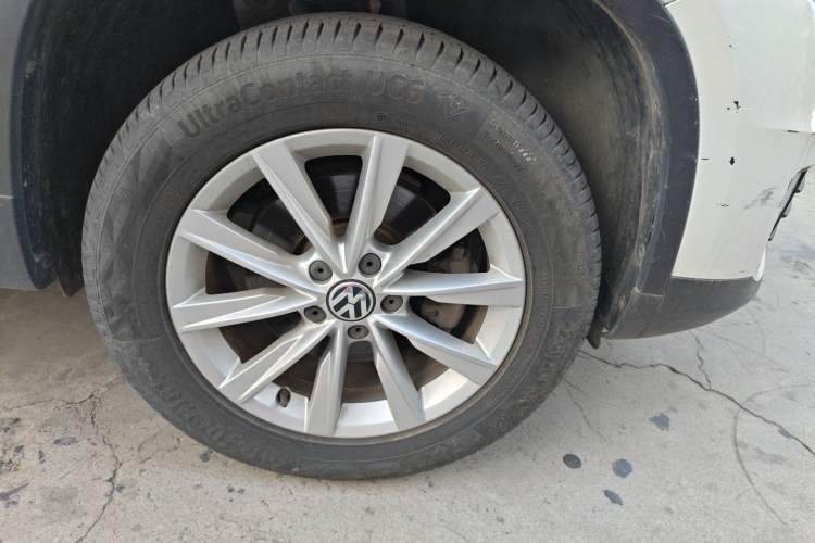 Used Volkswagen Tiguan 2017 300TSI Automatic Two-Wheel Drive Silk Road Comfort Edition Right Front Wheel Hub