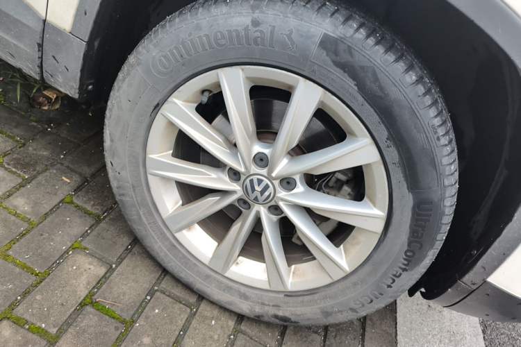 Used Volkswagen Tiguan 2017 300TSI Automatic Two-Wheel Drive Silk Road Luxury Edition Right Front Wheel Hub