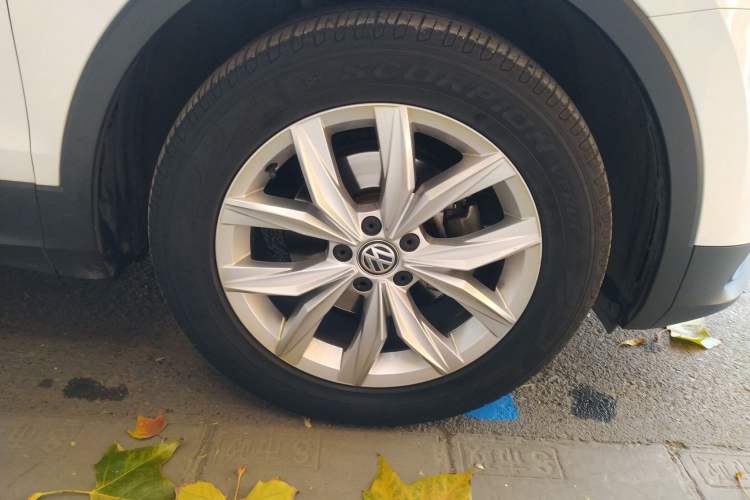 Used Volkswagen Tiguan 2017 280TSI Two-Wheel-Drive Elite Version Right Front Wheel Hub