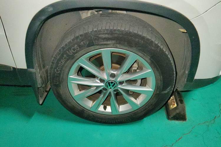 Used Volkswagen Tiguan 2017 300TSI Automatic Two-Wheel Drive Silk Road Luxury Edition Right Front Wheel Hub