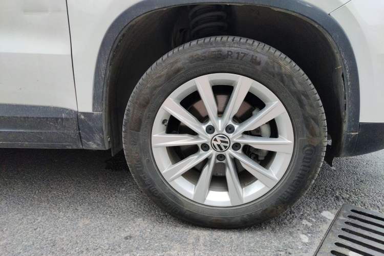 Used Volkswagen Tiguan 2017 300TSI Automatic Two-Wheel Drive Silk Road Comfort Edition Right Front Wheel Hub