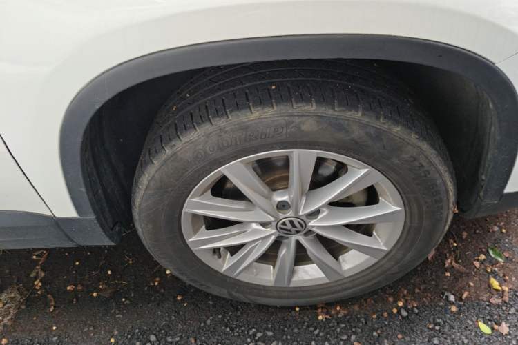 Used Volkswagen Tiguan 2017 300TSI Automatic Two-Wheel Drive Silk Road Luxury Edition Right Front Wheel Hub