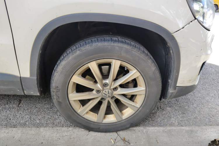 Used Volkswagen Tiguan 2017 300TSI Automatic Two-Wheel Drive Silk Road Comfort Edition Right Front Wheel Hub