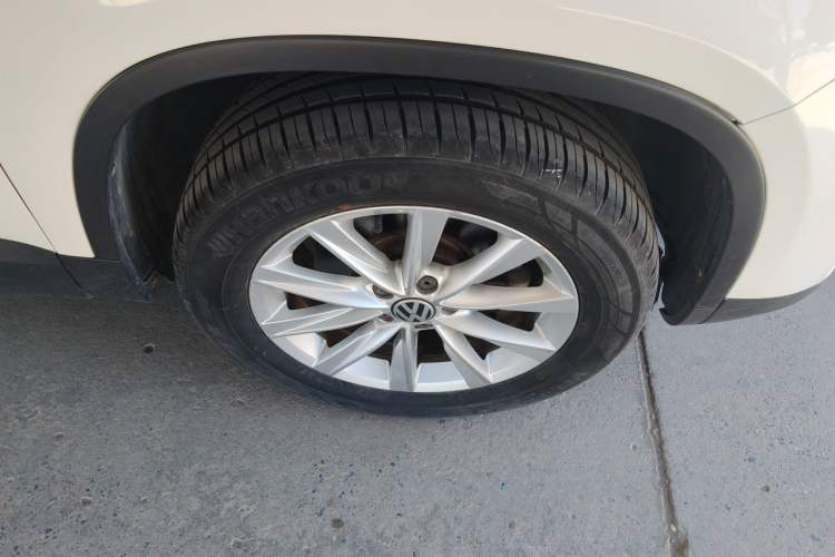 Used Volkswagen Tiguan 2017 300TSI Automatic Two-Wheel Drive Silk Road Luxury Edition Right Front Wheel Hub