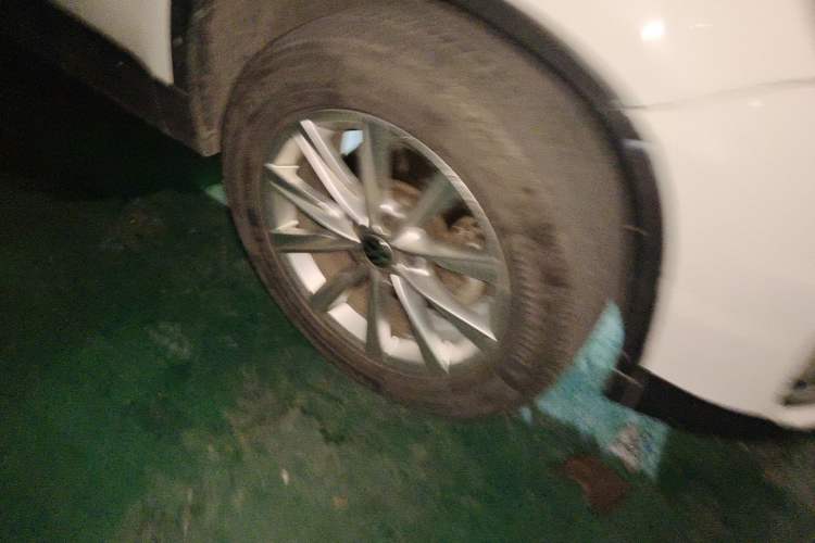 Used Volkswagen Tiguan 2017 300TSI Automatic Two-Wheel Drive Silk Road Comfort Edition Right Front Wheel Hub