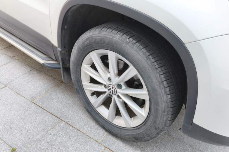 Used Volkswagen Tiguan 2017 300TSI Automatic Two-Wheel Drive Silk Road Comfort Edition Right Front Wheel Hub