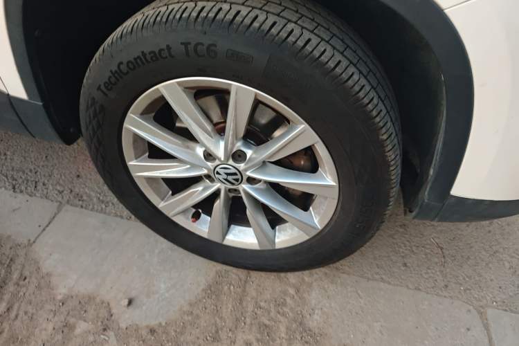 Used Volkswagen Tiguan 2017 300TSI Automatic Two-Wheel Drive Silk Road Comfort Edition Right Front Wheel Hub