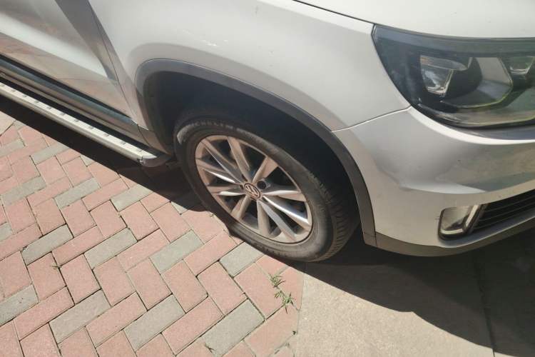 Used Volkswagen Tiguan 2017 300TSI Automatic Two-Wheel Drive Silk Road Comfort Edition Right Front Wheel Hub