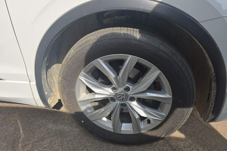 Used Volkswagen Tiguan 2017 280TSI Two-Wheel-Drive Elite Version Right Front Wheel Hub
