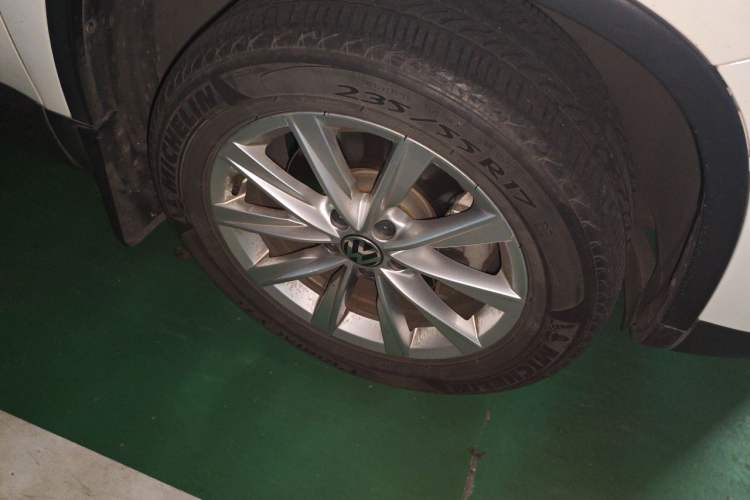 Used Volkswagen Tiguan 2017 300TSI Automatic Two-Wheel Drive Silk Road Comfort Edition Right Front Wheel Hub