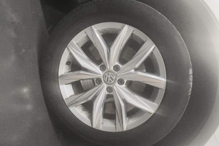 Used Volkswagen Tiguan 2017 330TSI All-Wheel-Drive Innovation Model Right Front Wheel Hub