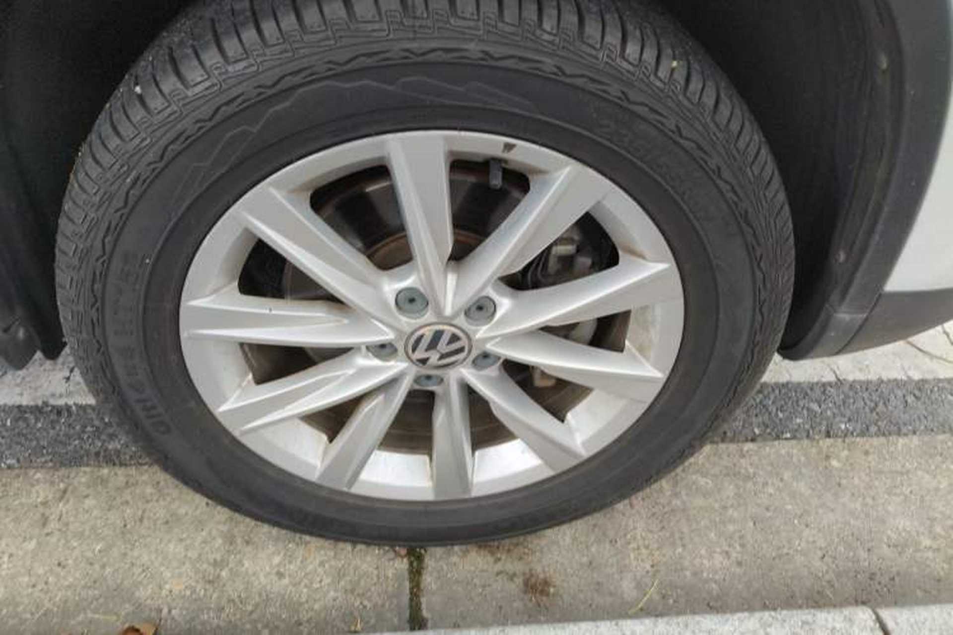 Used Volkswagen Tiguan 2017 300TSI Automatic Two-Wheel Drive Silk Road Luxury Edition Right Front Wheel Hub
