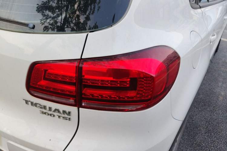 Used Volkswagen Tiguan 2017 300TSI Automatic Two-Wheel Drive Silk Road Luxury Edition Right Rear Taillight