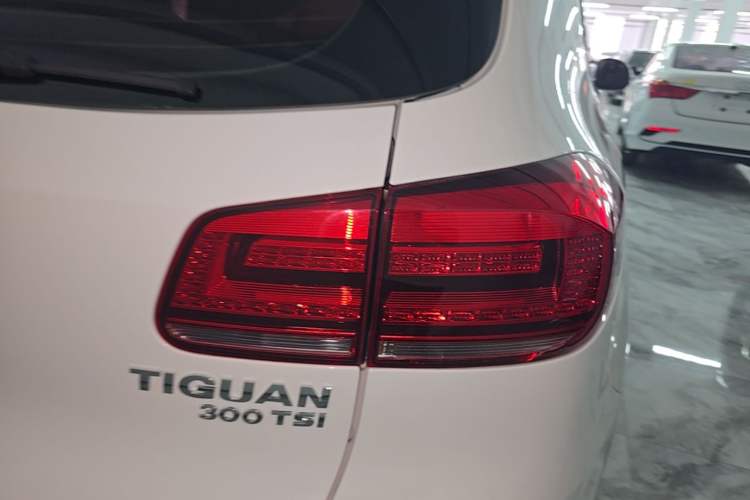 Used Volkswagen Tiguan 2017 300TSI Automatic Two-Wheel Drive Silk Road Luxury Edition Right Rear Taillight