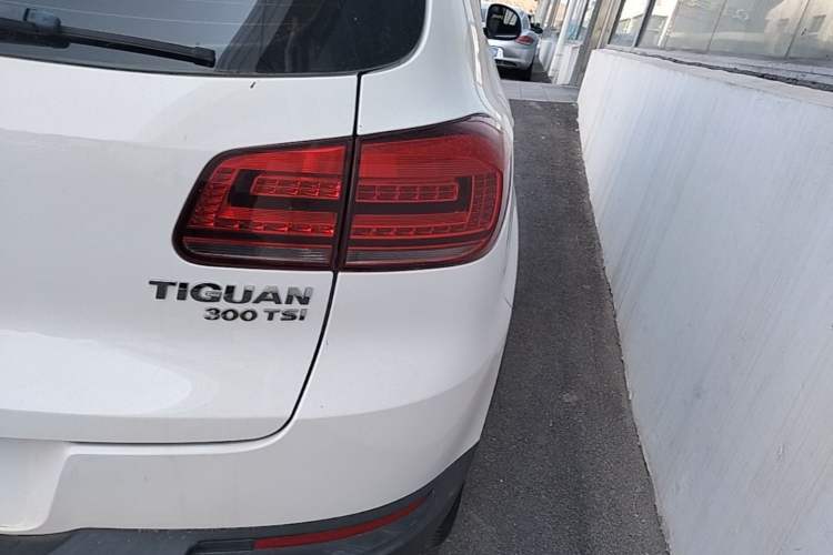 Used Volkswagen Tiguan 2017 300TSI Automatic Two-Wheel Drive Silk Road Luxury Edition Right Rear Taillight