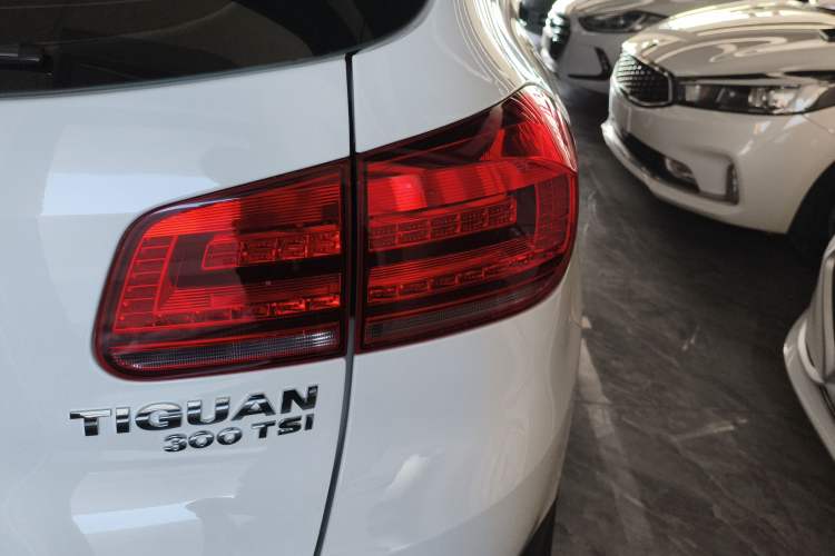 Used Volkswagen Tiguan 2017 300TSI Automatic Two-Wheel Drive Silk Road Luxury Edition Right Rear Taillight