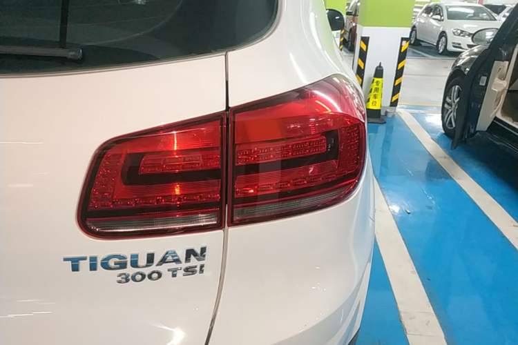 Used Volkswagen Tiguan 2017 300TSI Automatic Two-Wheel Drive Silk Road Luxury Edition Right Rear Taillight