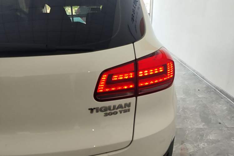 Used Volkswagen Tiguan 2017 300TSI Automatic Two-Wheel Drive Silk Road Luxury Edition Right Rear Taillight