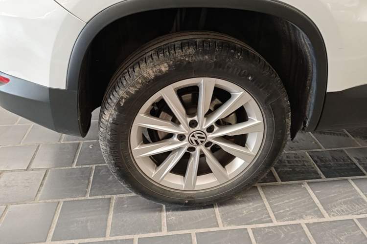 Used Volkswagen Tiguan 2017 300TSI Automatic Two-Wheel Drive Silk Road Comfort Edition Right Rear Wheel Hub
